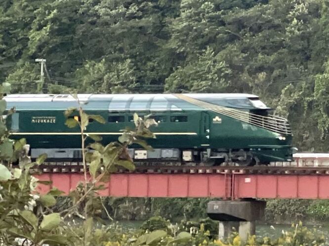 21 10 24 昨日 トワイライトエキスプレス瑞風のお客様が 初めて香住駅に降り立ちました 大乗寺見学に向かい 浜坂駅までバスの旅となります 丸世井